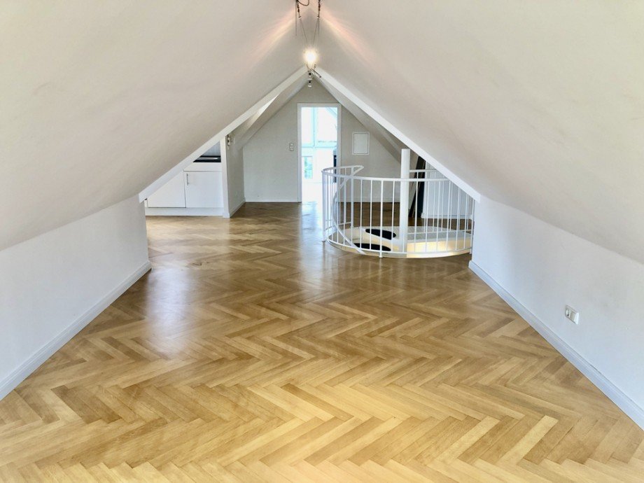 Wohnen/Essen Dachgeschosswohnung Salzweg