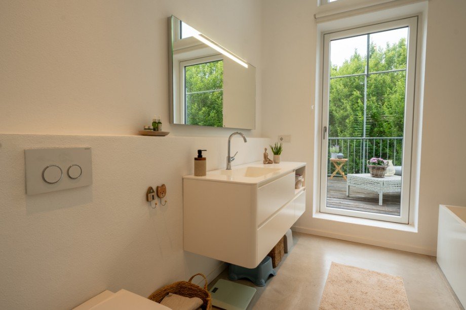 Badezimmer mit Badewanne und Dusche Einfamilienhaus Passau