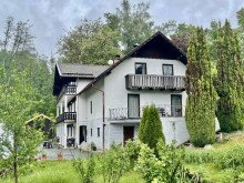 Hausansicht Doppelhaus mit Potential in ruhiger Lage