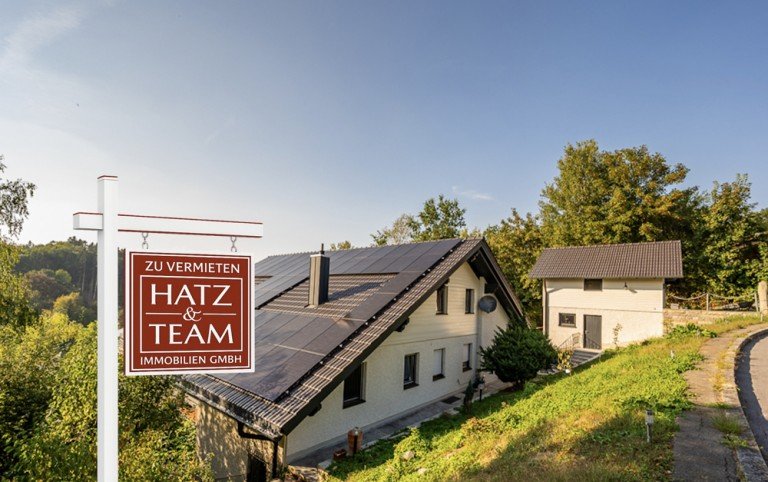 Hatz & Team Immobilien GmbH Hutthurm Einfamilienhaus Ab sofort verf�gbar! Wohnhaus mit Chalet und tollem Panoramablick