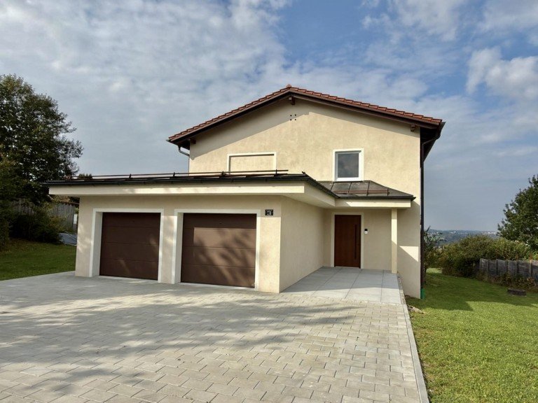 Hatz & Team Immobilien GmbH Thyrnau Zweifamilienhaus Wohnen im Gr�nen - Saniertes Zweifamilienhaus im Herzen von Thyrnau!