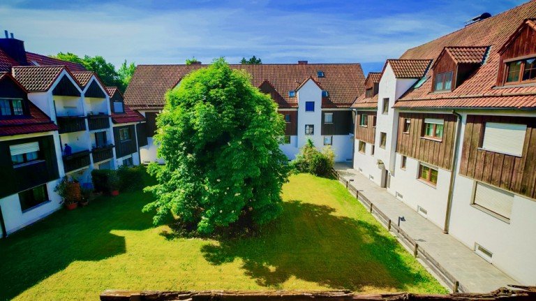 Ausblick Balkon Passau Dachgeschosswohnung Charmante 2-Zimmerwohnung mit Balkon in Passau!