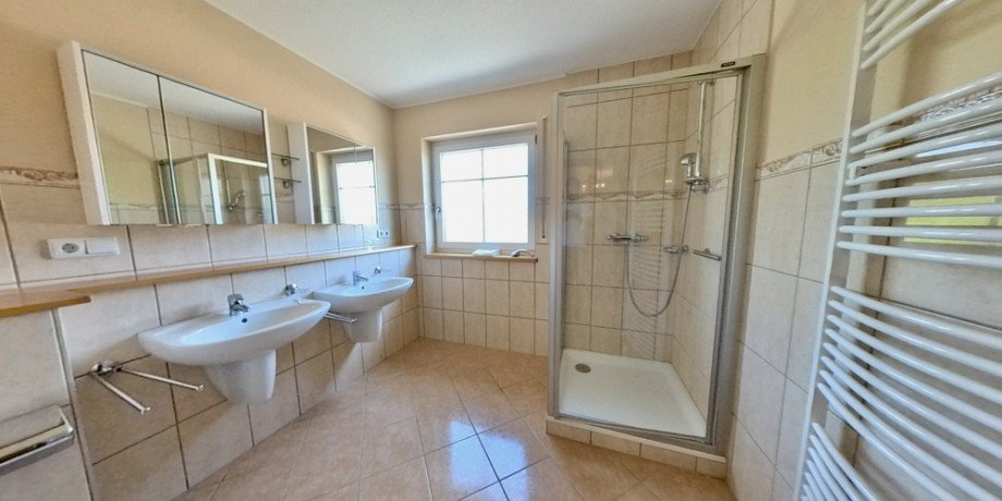Badezimmer 1.OG Reihenendhaus Passau