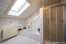 Badezimmer Gepflegtes Zweifamilienhaus in l�ndlicher Lage n�he Tiefenbach!