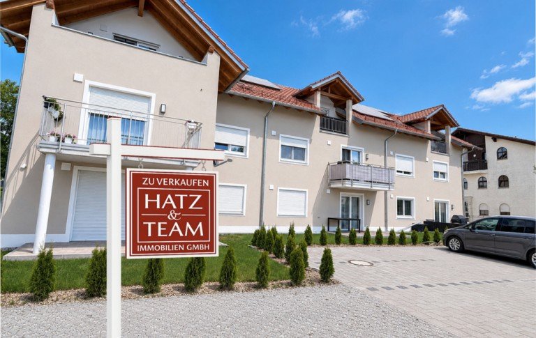 Hauptbild: Gef�rdertes Wohnhaus mit 8 Wohnungen und Appartement in beliebter Lage bei Bad F�ssing (KfW 55 WBP)