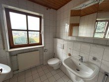 WC Viel Platz f�r die Familie - Wohnhaus mit Garten in Ortenburg