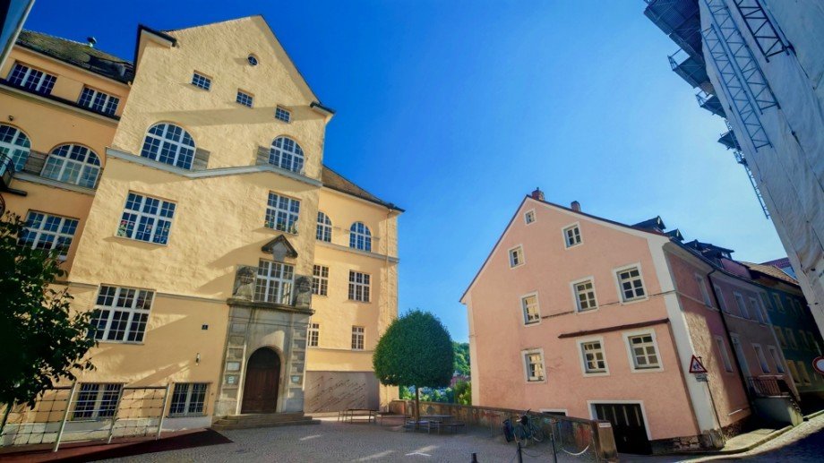 Umfeld Mehrfamilienhaus Passau
