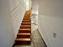 Treppenaufgang WG geeignet! 
Charmante 4-Zimmer-Wohnung auf zwei Etagen in der bekannten K�nstlergasse von Passau!