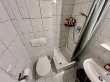 Badezimmer Modernes Apartment mit Balkon und Blick ins Gr�ne!