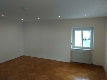 1. OG Wohnzimmer Kapitalanlage! Mehrfamilienhaus mit Gewerbeeinheit