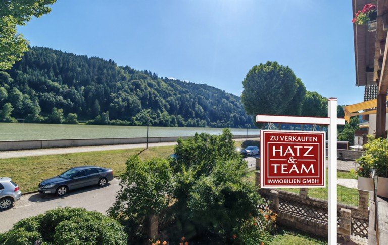 Hatz & Team Immobilien GmbH Obernzell Etagenwohnung Wohnen mit Donaupanorama - Stilvolle 2-Zimmer-Wohnung in Obernzell
