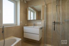 Badezimmer EG Verkauft! Wohnen im Gr�nen - Saniertes Zweifamilienhaus im Herzen von Thyrnau!