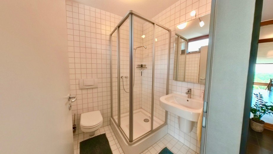 G�ste-WC mit Dusche Doppelhaush�lfte Passau