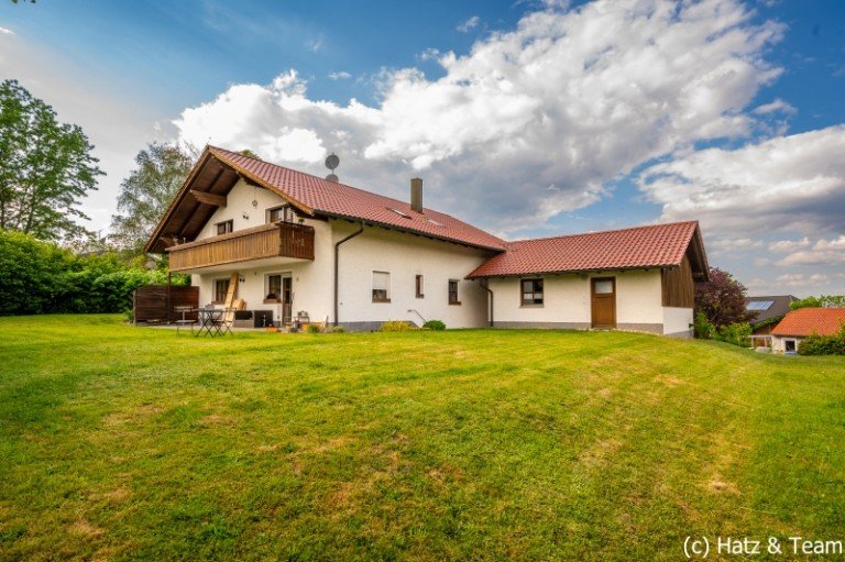 Au�enansicht Haus Tiefenbach Zweifamilienhaus Gepflegtes Zweifamilienhaus in l�ndlicher Lage n�he Tiefenbach!