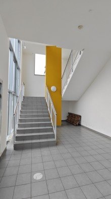 Aufgang Gro�z�gige Ladenfl�che in dominanter Sichtlage in Vilshofens Einkaufsviertel!