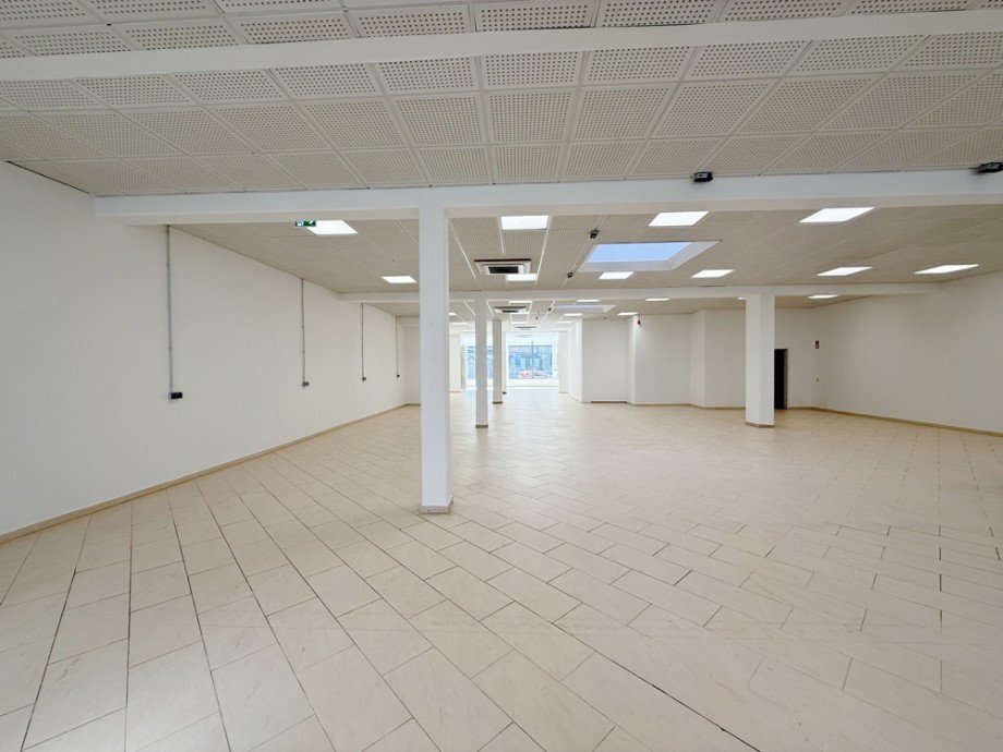 Ladenfl�che hinten bearbeitet Einzelhandel Passau