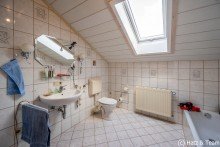 Badezimmer Gepflegtes Zweifamilienhaus in l�ndlicher Lage n�he Tiefenbach!
