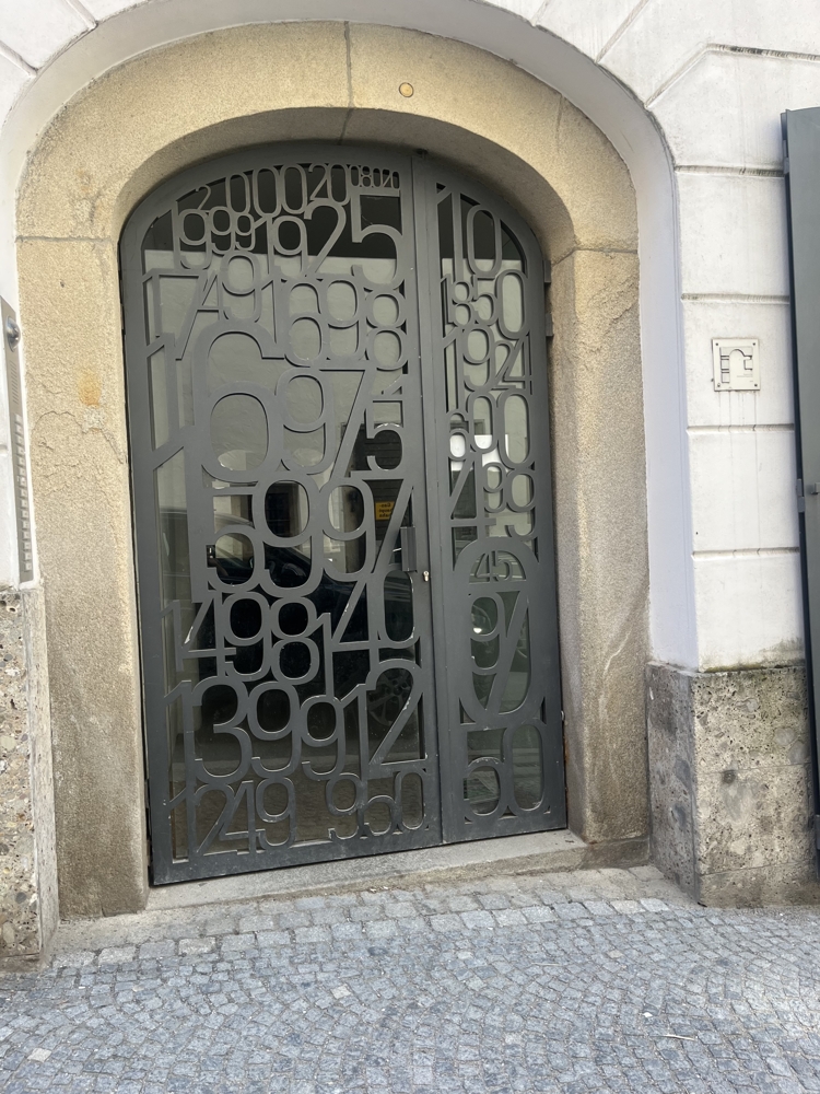 Hauseingangst�r Etagenwohnung Passau